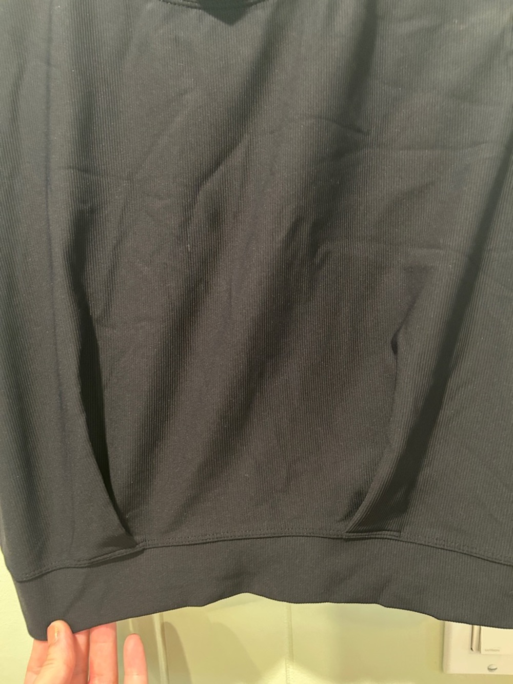 Sleeveless Ribbed Cropped Tank Top - Black - Picture 3 of 4